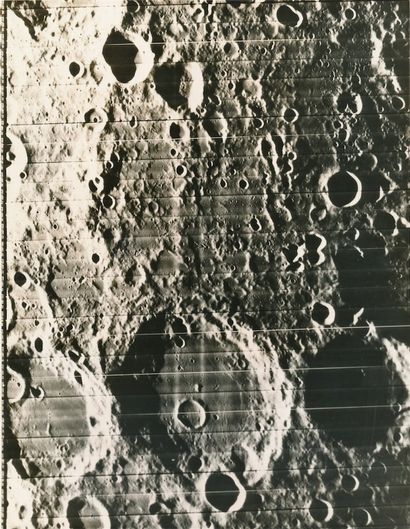 NASA NASA. Mission LUNAR ORBITER V. Vue du paysage lunaire. Août 1967.Tirage argentique...