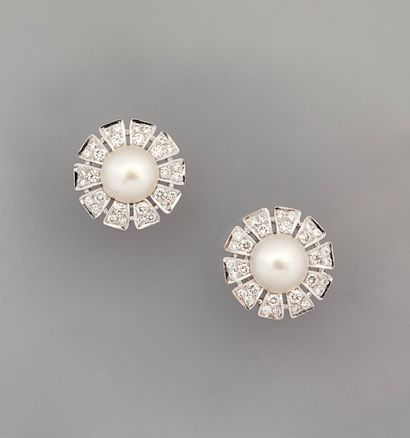 null Boucles d'oreilles rondes en or gris, 750 MM, ornées de diamants total 1,50...