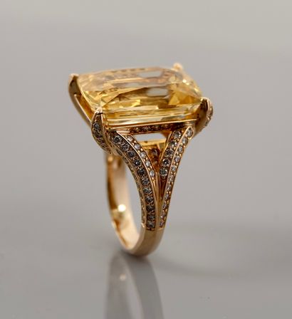 null 
Yellow gold ring, 750 MM, set with a cushion-cut yellow sapphire weighing 19.32...