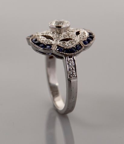 null Ring forming a cushion of white gold, 750 MM, covered with diamonds total 0.70...