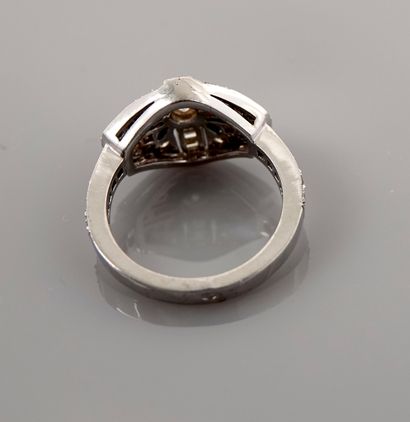 null White gold ring, 750 MM, centered with a 0.35 carat diamond in a cousin of cut...