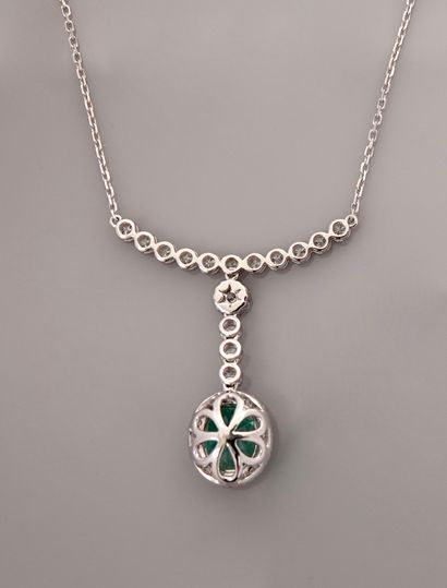 null White gold necklace, 750 MM, centered with diamonds bearing a fall of diamonds...