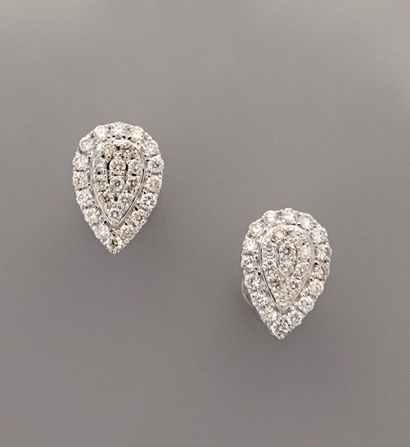 null Boutons d'oreilles en poire d'or gris, 750 MM, recouverts de diamants , poids...