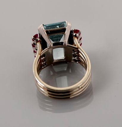 null Ring formed of four white gold wires, 750 MM, bearing an emerald-cut aquamarine...