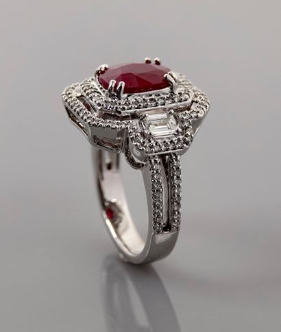 null White gold ring, 750 MM, centered on an oval ruby weighing 3.04 carats in a...