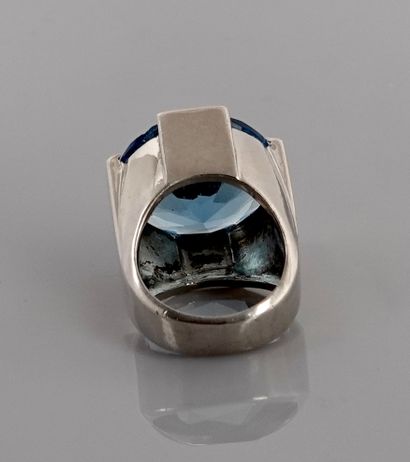 null Bague en, argent 925 MM, rhodié ornée d'une pierre taillée en verre bleu (une...