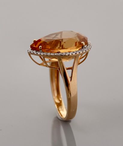 null Yellow gold ring, 750 MM, set with a pear-cut citrine weighing about 10 carats...
