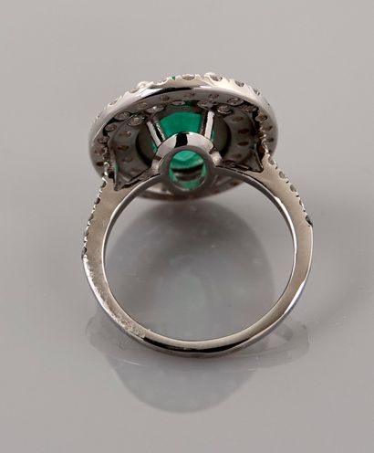 null Pompadour ring in white gold, 750 MM, set with an oval emerald weighing 4.20...