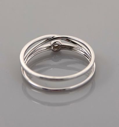 null Bague en or gris, 750 MM, simulant alliance et bague ornée d'un diamant rond,...