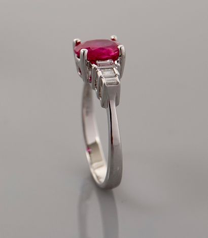 null Ring in white gold, 750 MM, set with an oval ruby weighing 1.50 carat approximately,...