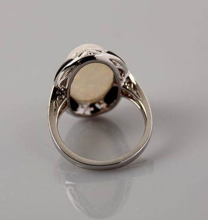 null Ring in white gold, 750 MM, set with an oval cabochon opal weighing about 7...