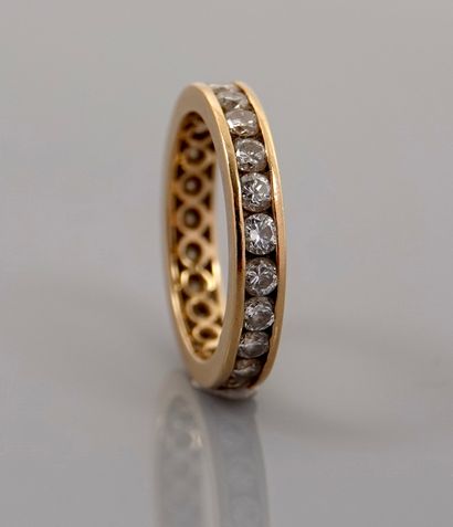 null Yellow gold wedding band, 750 MM, highlighted with diamonds, 1 carat approximately,...