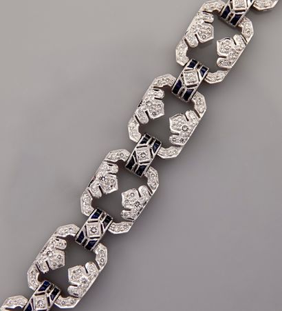 null Bracelet en or gris, 750 MM, formé de onze maillons ornés de diamants intercalés...