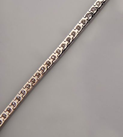 null Bracelet Ligne articulé en or gris, 750 MM, souligné de diamants total 6 carats,...