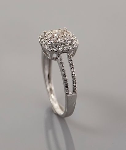 null Ring with square plate of white gold, 750 MM, covered with diamonds on two levels...