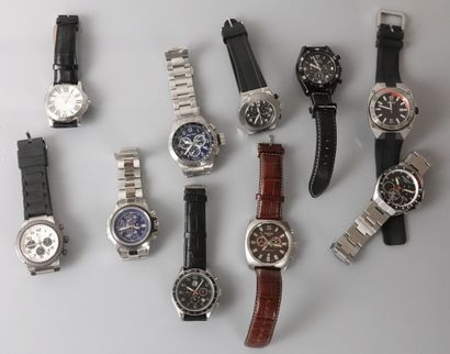 null "Un lot de 10 montres sportives en acier et métal, une majorité à mouvement...