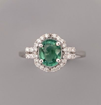 null White gold ring, 750 MM, set with an oval green tourmaline weighing 1.21 carats,...