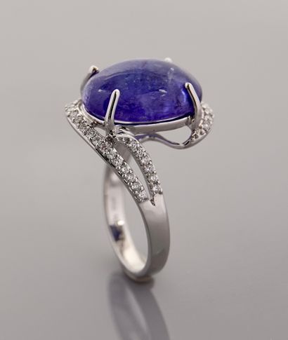 null Ring in white gold, 750 MM, set with an oval cabochon tanzanite weighing 10...