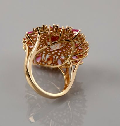 null Ring in two golds, 750 MM, centered on a pink beryl weighing about 3.50 carats...