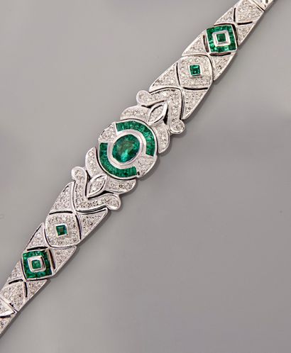 null Bracelet in white gold, 750 MM, centered on an emerald surrounded and shouldered...