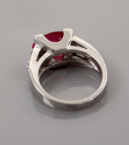 null Ring in white gold, 750 MM, set with an oval treated ruby weighing about 5 carats...