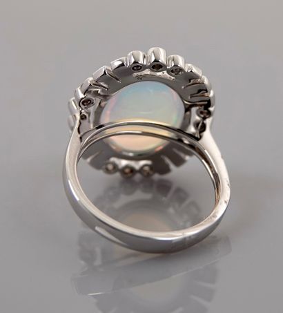 null Ring in white gold, 750 MM, set with a cabochon opal weighing 5 carats in a...