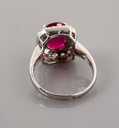 null White gold ring, 750 MM, set with an oval ruby weighing 3.54 carats certified...