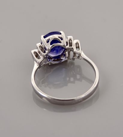 null Ring in white gold, 750 MM, set with an oval sapphire weighing 2.57 carats certified...