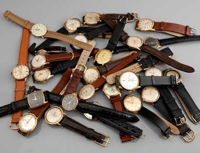null "Un lot de 30 montres de ville en plaqué or des années 1950 aux années 1970,...