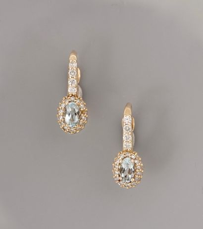 null Yellow gold sleeper, 750 MM, each set with an aquamarine and surrounded by diamonds,...