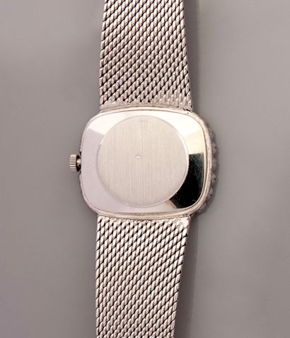 null OMEGA, Bracelet montre de dame en or gris , 750 MM, boîtier forme coussin, lunette...