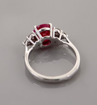 null White gold ring, 750 MM, set with a round ruby weighing 2.52 carats certified...