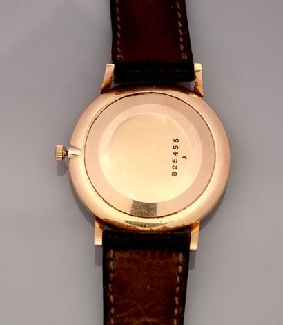 null 
Jaeger LeCoultre

"Sector dial

City watch in 18K yellow gold 750 thousandths...