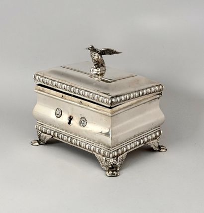 null Rectangular box in , silver 925 MM, rests on feet with claws crowned with wings,...