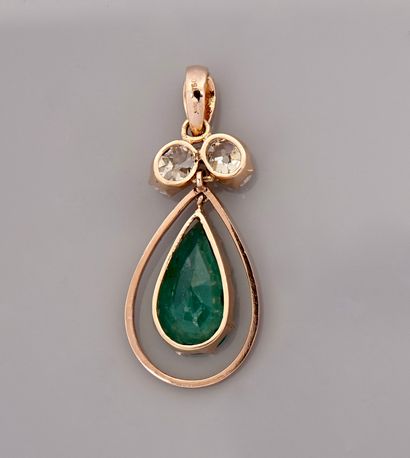 null Yellow gold pendant, 750 MM, set with two diamonds of about 2 carats above a...