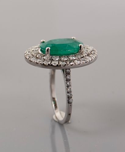 null Pompadour ring in white gold, 750 MM, set with an oval emerald weighing 4.20...