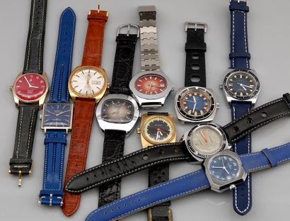 null "Un lot de 10 montres en métal, acier et plaqué or, à mouvement mécanique, majoritairement...