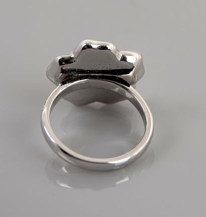 null Flower ring in white gold, 750 MM, centered with a diamond weighing 0.40 carat...