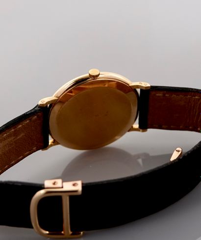 null 
PIAGET, Bracelet montre extra plate en or jaune, 750 MM, boîtier rond, fond...