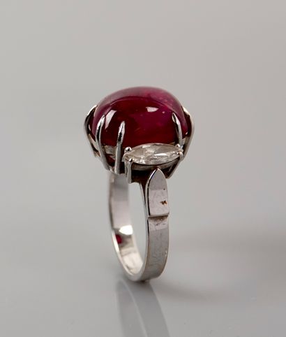 null Ring in white gold 750MM and, platinum 900 MM, decorated with a cabochon ruby...
