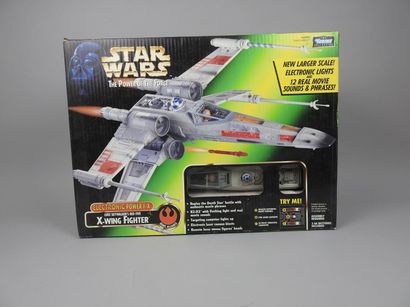 null KENNER
Star Wars
X-Wing fighter, Années 90
Boite abimée