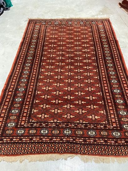 Pakistani carpet, recent

Size : 192 x 128...