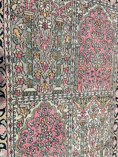 null Indopersan carpet (cotton warp and weft, wool pile), India, circa 1950

Size...