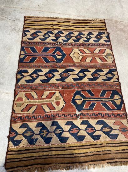 null Kilim caucasien (chaîne et trame en kilim), vers 1940-1960

Dimensions : 127...