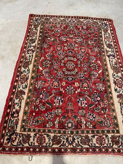 Bakthiar carpet, from Persia, circa 1940-1950

Size...