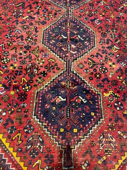 null Shiraz carpet (warp, weft and wool pile), Southwestern Persia, circa 1930-1950

Dimensions...