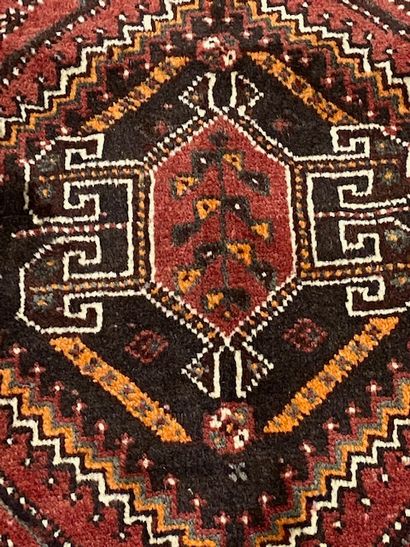 null Shiraz carpet (warp, weft and wool pile), Southwestern Persia, circa 1940-1950

Dimensions...