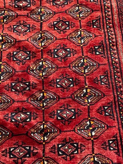 null Turkmen carpet (warp, weft and wool pile), Turkmenistan, circa 1940-1950

Dimensions...