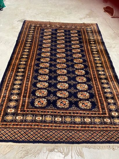 Pakistani carpet, recent

Size : 182 x 127...