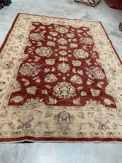 null Afghan carpet (warp, weft and wool pile), recent

Dimensions : 230 x 168 cm